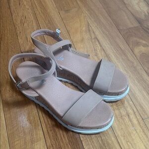 Lifted Tan Sandals